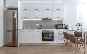 Cozy 2Bd Beachfront Escape In The Heart Of Glyfada